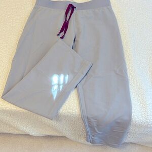 Figs light gray scrub set small top and small petite small bottoms